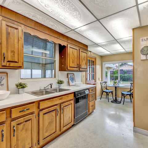 1471 Kenneth Drive Listing Image Thumbnail #7