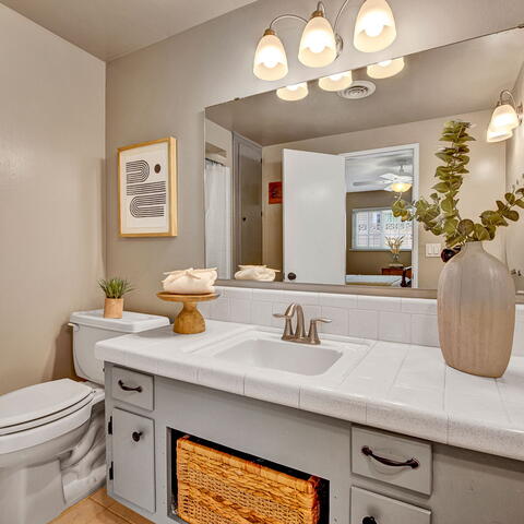2329 E Hoover Avenue Listing Image Thumbnail #11