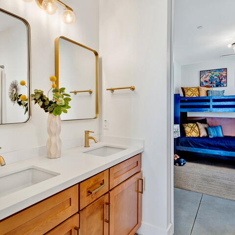 1260 W Chase Drive Listing Image Thumbnail #10