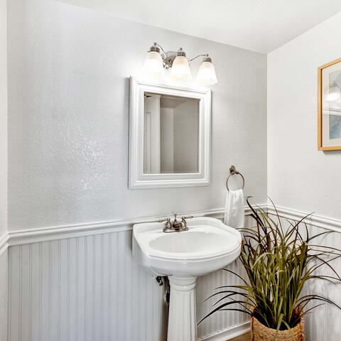 3031 Mountainside Drive Listing Image Thumbnail #9
