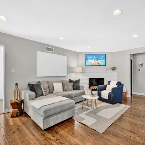 1402 & 1404 E Rose Avenue Listing Image Thumbnail #10