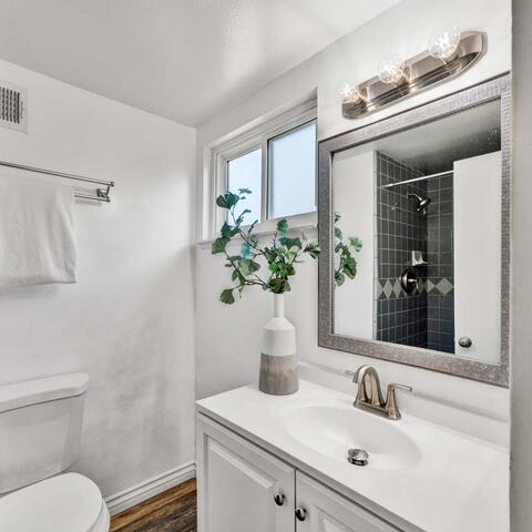 12872 Woodlawn Avenue Listing Image Thumbnail #10