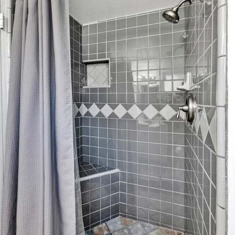12872 Woodlawn Avenue Listing Image Thumbnail #11