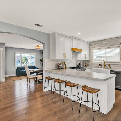 677 N Clinton Street Listing Image Thumbnail #8