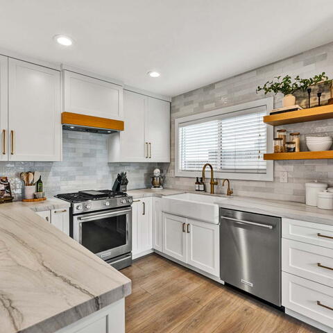 677 N Clinton Street Listing Image Thumbnail #2