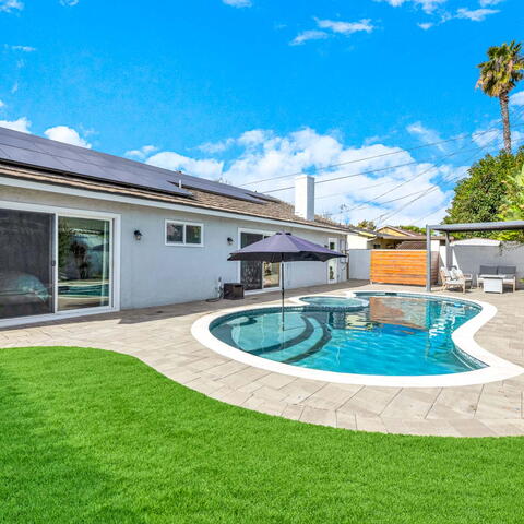 677 N Clinton Street Listing Image Thumbnail #3