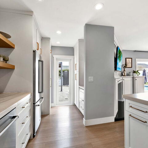 677 N Clinton Street Listing Image Thumbnail #10