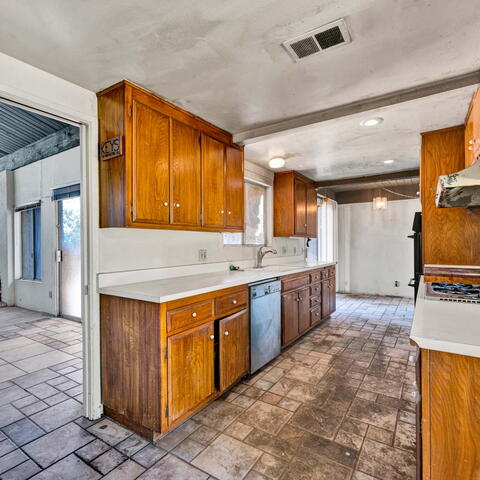 19322 Saylor Terrace Listing Image Thumbnail #8