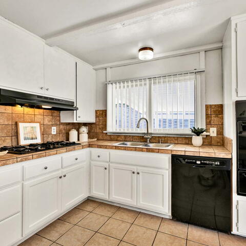 2517 Deodar Street Listing Image Thumbnail #9