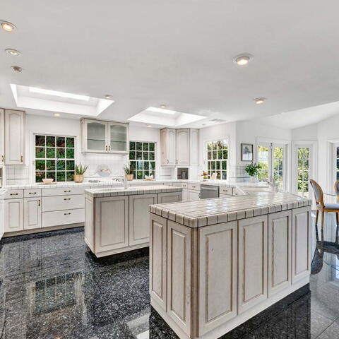 1392 Faren Drive Listing Image Thumbnail #9