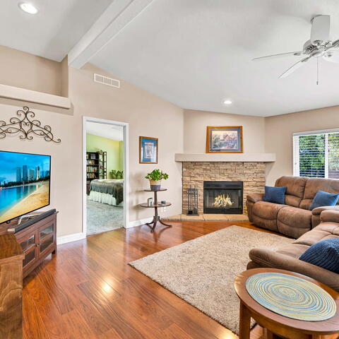 1802 N Shaffer Street Listing Image Thumbnail #8