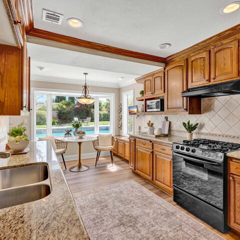 17552 Laurie Lane Listing Image Thumbnail #6