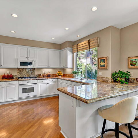 2530 Alister Avenue Listing Image Thumbnail #6