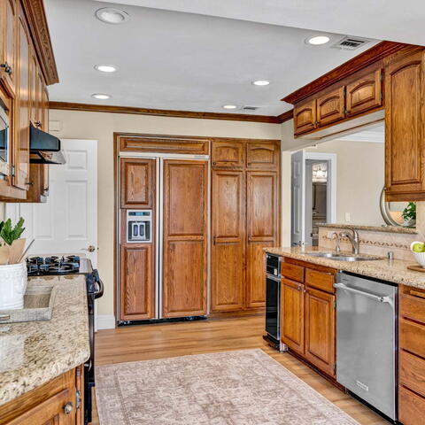17552 Laurie Lane Listing Image Thumbnail #7