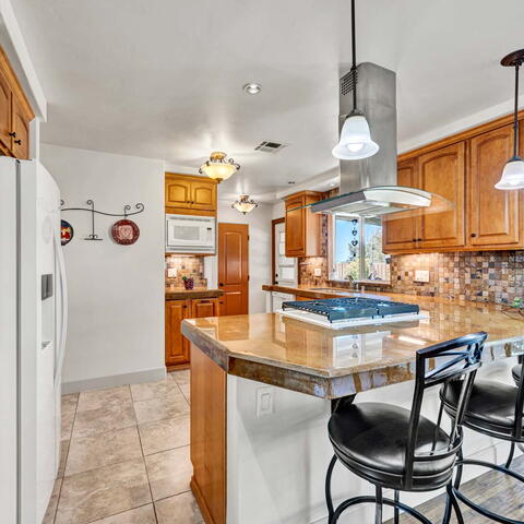 582 S Nutwood Street Listing Image Thumbnail #8