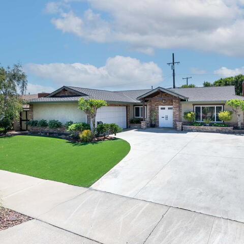 582 S Nutwood Street Listing Image Thumbnail #1