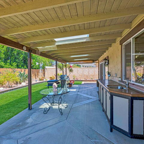 582 S Nutwood Street Listing Image Thumbnail #2