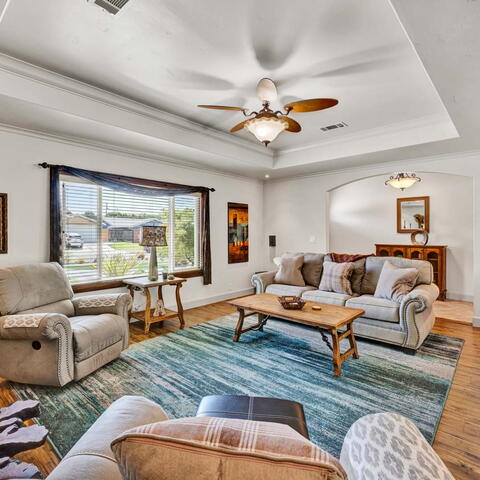 582 S Nutwood Street Listing Image Thumbnail #5
