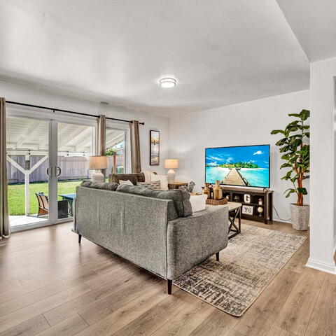 325 N Russell Avenue Listing Image Thumbnail #5