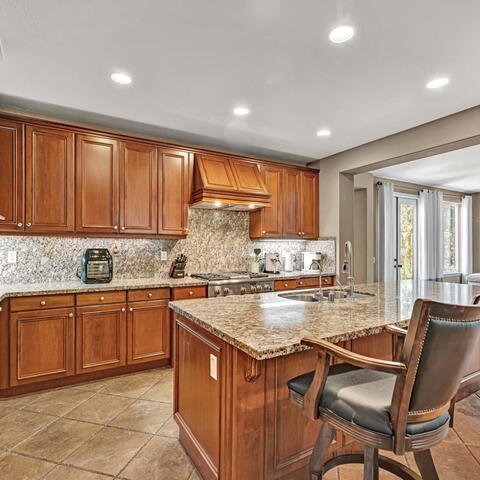 1407 Williamsburg Street Listing Image Thumbnail #6