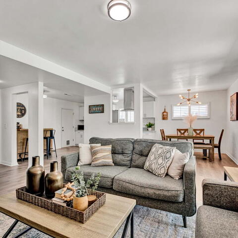 325 N Russell Avenue Listing Image Thumbnail #6