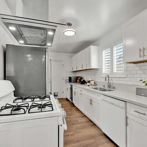 325 N Russell Avenue Listing Image Thumbnail #8