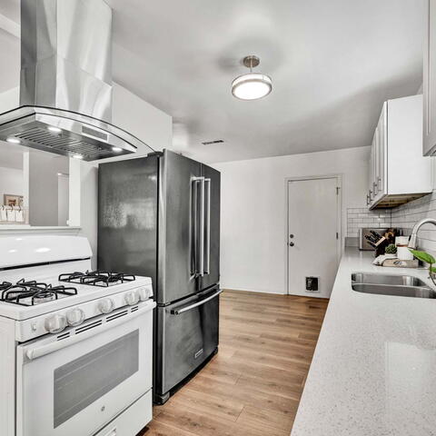 325 N Russell Avenue Listing Image Thumbnail #9