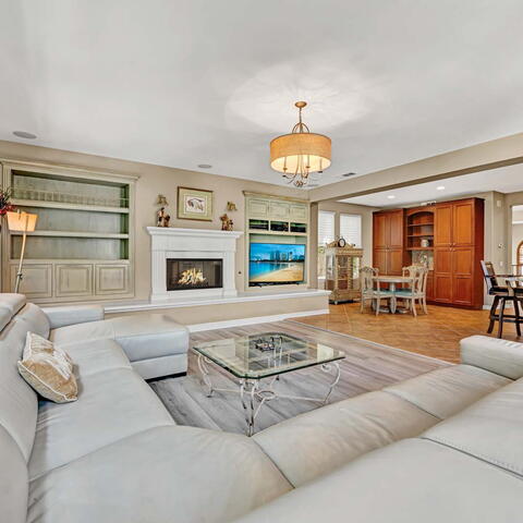1407 Williamsburg Street Listing Image Thumbnail #10