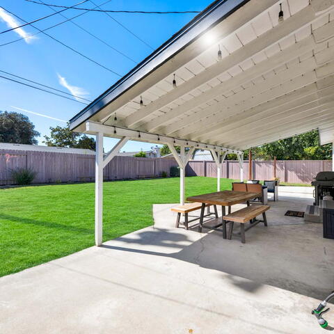 325 N Russell Avenue Listing Image Thumbnail #17