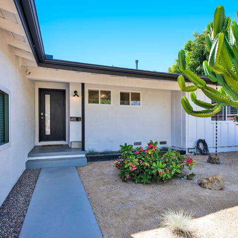325 N Russell Avenue Listing Image Thumbnail #2