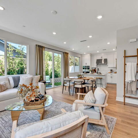 1001 E Overlook Drive Listing Image Thumbnail #2