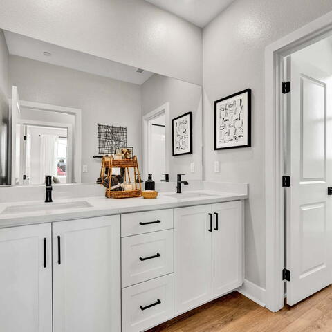 1001 E Overlook Drive Listing Image Thumbnail #12